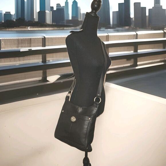 COACH F16533 Penelope Turnlock Black Pebbled Leather Crossbody EUC 11x10 - Picture 1 of 12